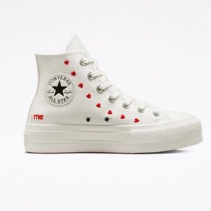 Women’s Converse (Chuck Taylor All Star Lift Platform Embroidered Hearts) SIZE 7